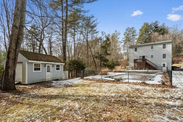 view of yard featuring an outbuilding and a garage