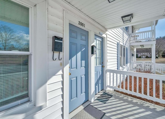 entrance to property featuring covered porch