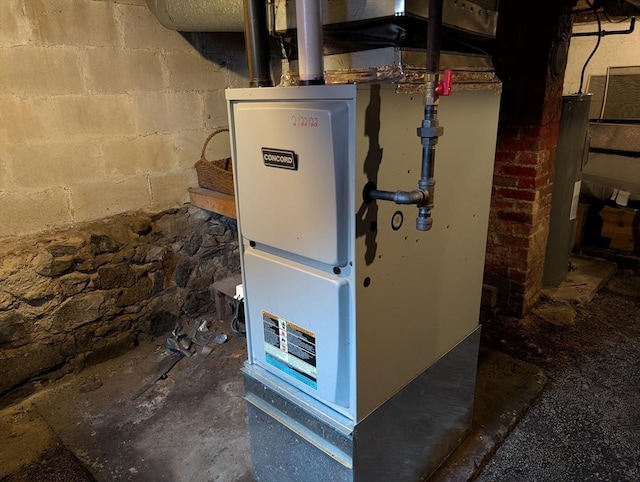 8 May St, Webster, MA 01570 - utilities with heating unit and water heater