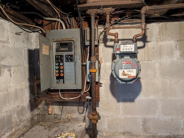 8 May St, Webster, MA 01570 - utilities featuring electric panel and gas meter