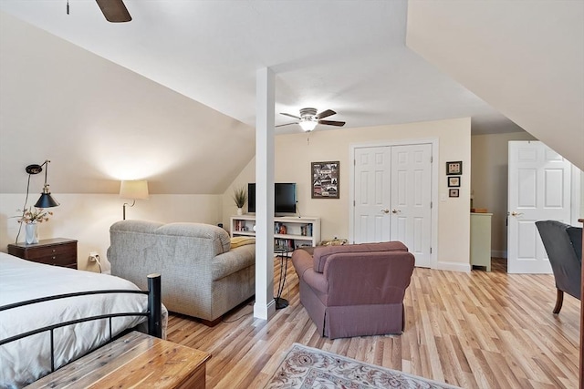 bedroom featuring light wood finished floors, ceiling fan, a closet, and baseboards