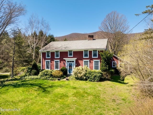 view of front of home with a front lawn