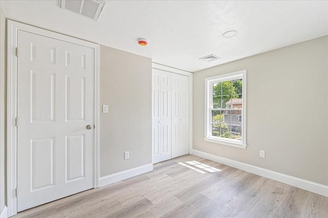 1009 Point Rd, Marion, MA 02738 - unfurnished bedroom featuring light wood-type flooring, baseboards, and a closet