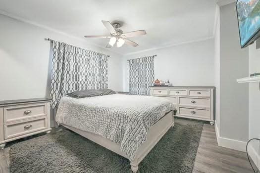 bedroom with dark wood-type flooring and ceiling fan