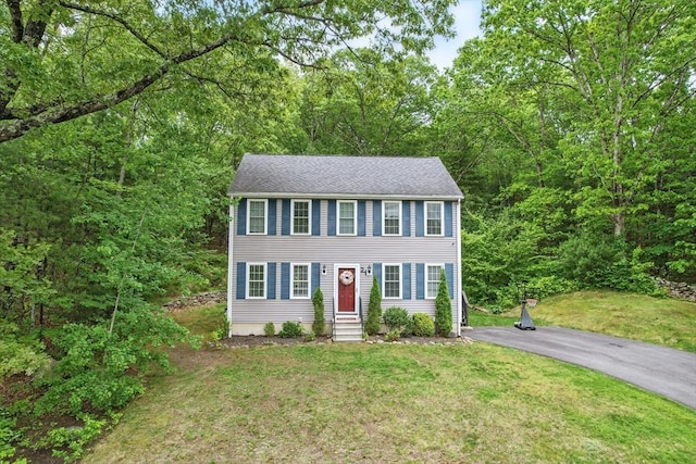 21 Rose Ln, Uxbridge, MA 01569 - colonial-style house featuring a front yard and driveway