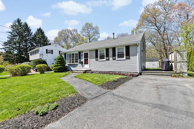 view of front of home with driveway and a front yard