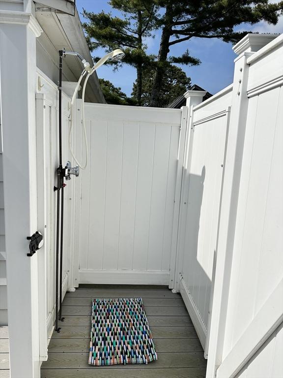 68 Fifth Ave, Barnstable, MA 02601 - exterior view