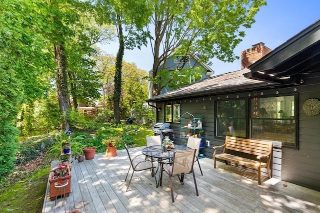 deck featuring outdoor dining space