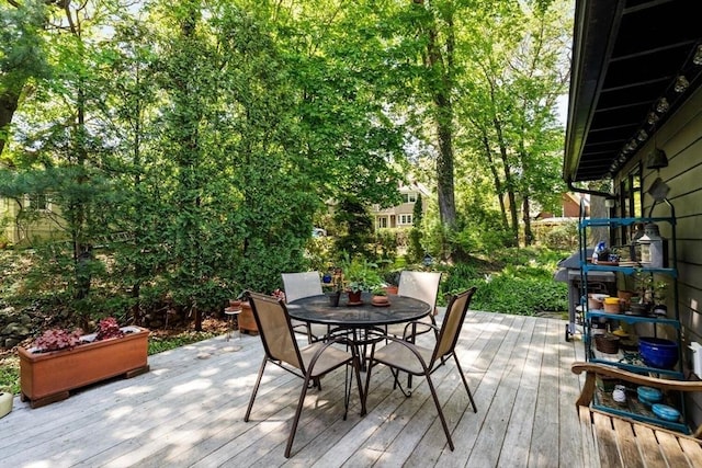 deck featuring outdoor dining space