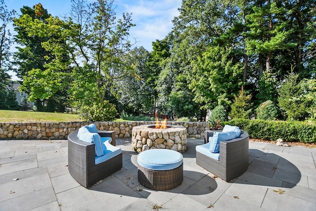 view of patio featuring an outdoor fire pit