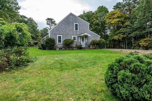 view of front facade featuring a front yard