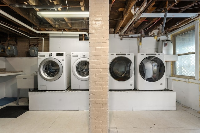 laundry room with sink and independent washer and dryer