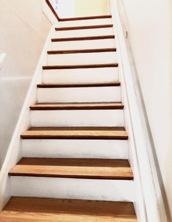 4 Emerson Gardens Rd Unit 4, Lexington, MA 02420 - view of stairway