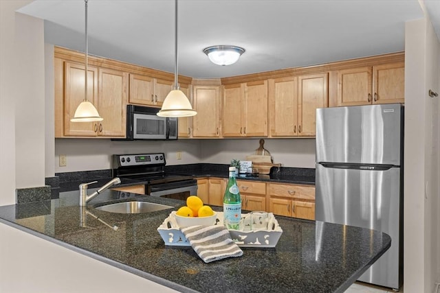 kitchen with sink, stainless steel appliances, kitchen peninsula, dark stone countertops, and decorative light fixtures