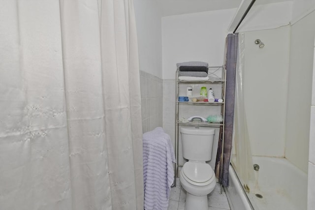 320 Oakland St, Springfield, MA 01108 - full bath with toilet, tile patterned floors, and shower / bath combination with curtain