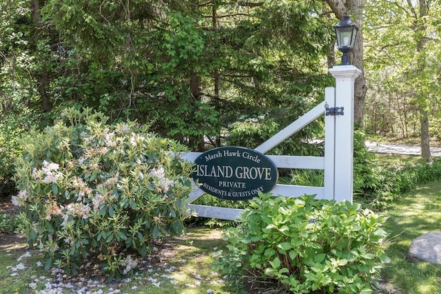 28 Marthas Rd, Edgartown, MA 02539 - exterior view