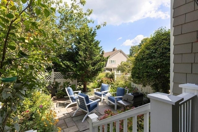 view of patio featuring an outdoor hangout area