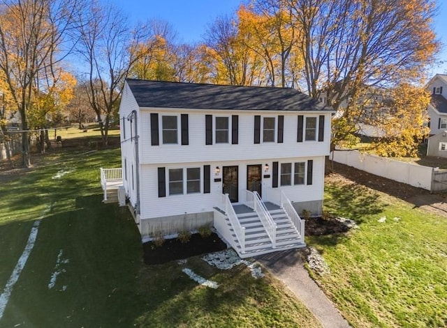 view of front of home featuring fence and a front yard