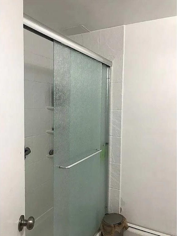 5 Hallmark Gdns Unit 6, Burlington, MA 01803 - bathroom with a stall shower