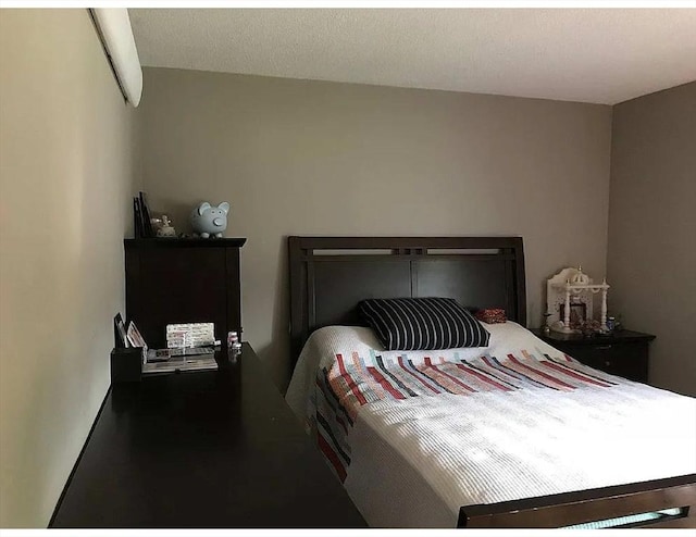 5 Hallmark Gdns Unit 6, Burlington, MA 01803 - bedroom featuring a wall unit AC