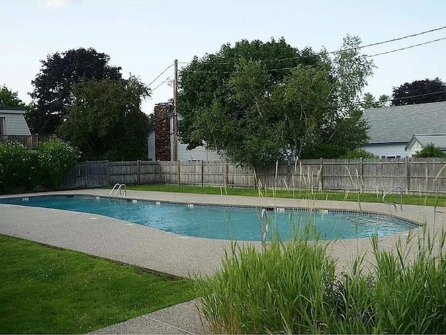 5 Hallmark Gdns Unit 6, Burlington, MA 01803 - view of pool with a fenced backyard