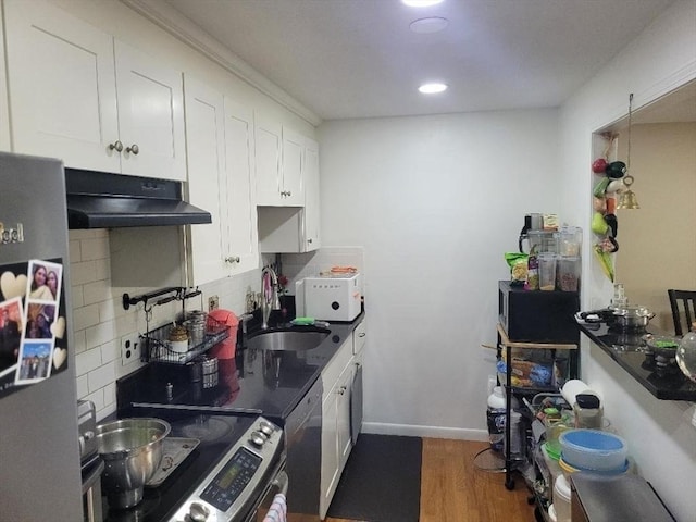 5 Hallmark Gdns Unit 6, Burlington, MA 01803 - kitchen with under cabinet range hood, stainless steel appliances, white cabinetry, and backsplash