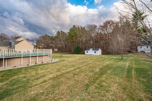 view of yard with a shed