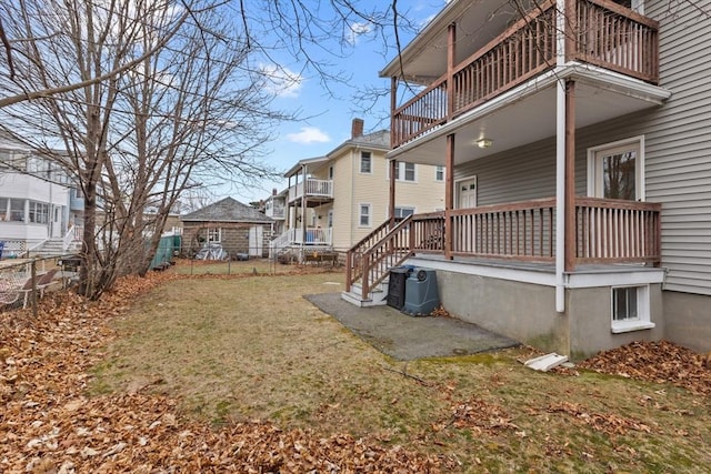 view of yard featuring a balcony