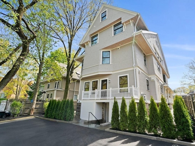 view of front of house featuring fence
