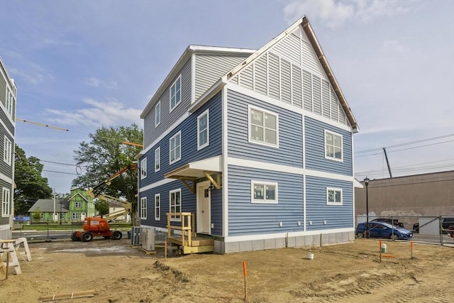 205 Clemente St, Holyoke, MA 01040 - view of side of property