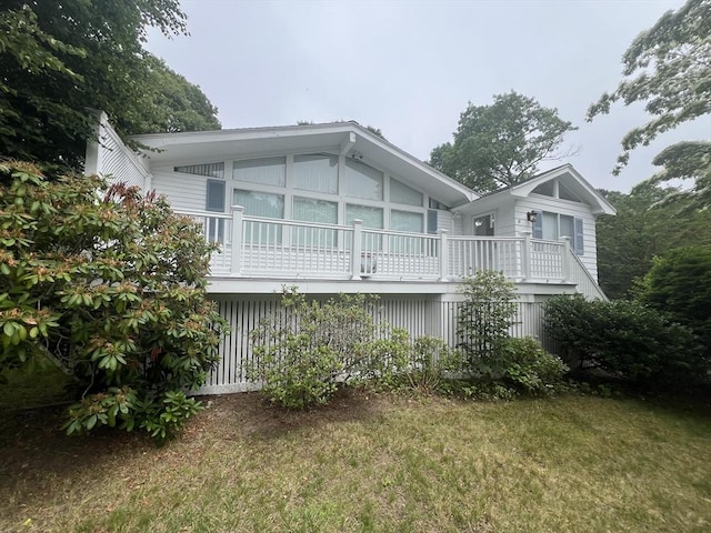 18 Blueberry Ln, Barnstable, MA 02648 - view of front of house featuring a front lawn
