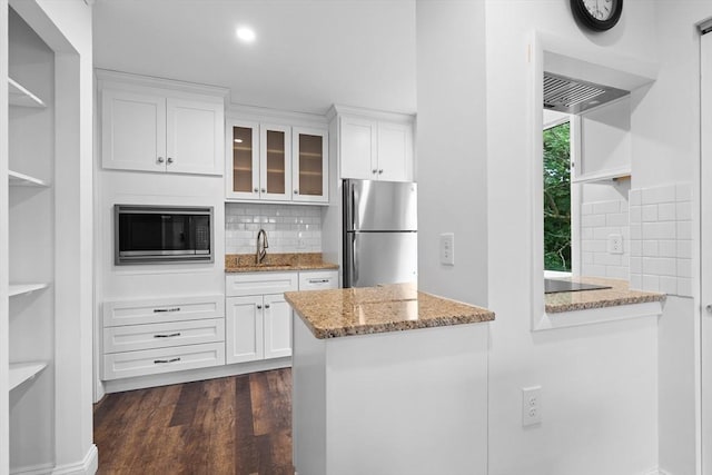 35 Des Moines Rd Unit 310, Quincy, MA 02169 - kitchen featuring freestanding refrigerator, built in microwave, white cabinets, glass insert cabinets, and backsplash
