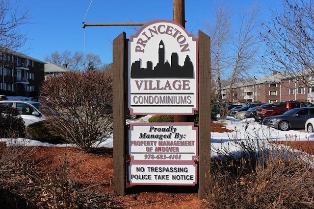 view of community / neighborhood sign