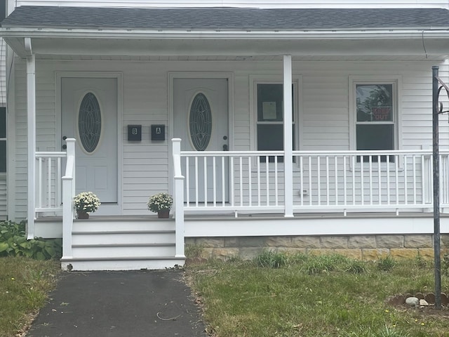 view of front facade featuring a porch