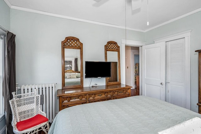 bedroom featuring radiator, crown molding, a closet, and ceiling fan