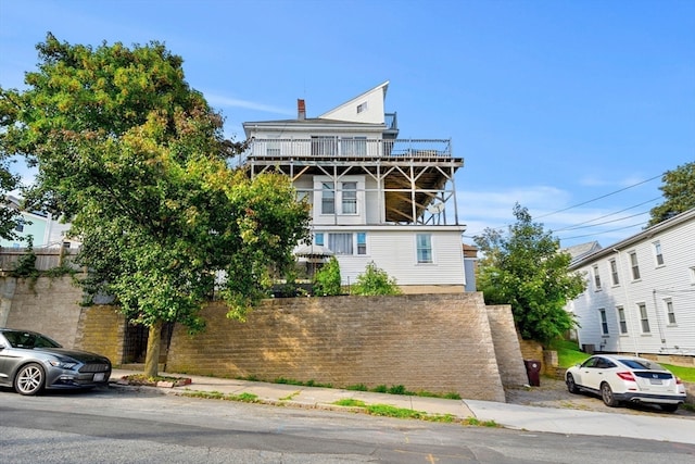 view of front of home featuring a balcony