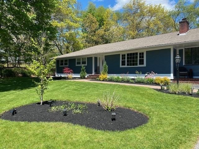 ranch-style home with a front yard