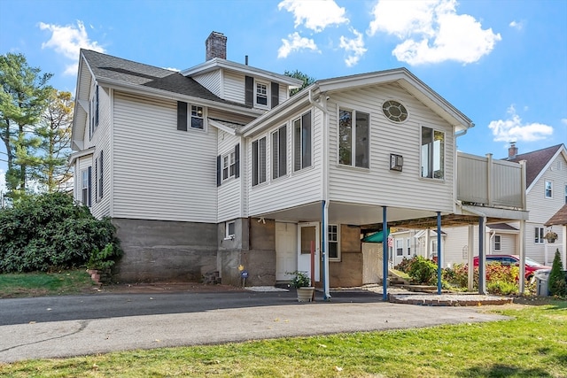 view of front of house with a balcony