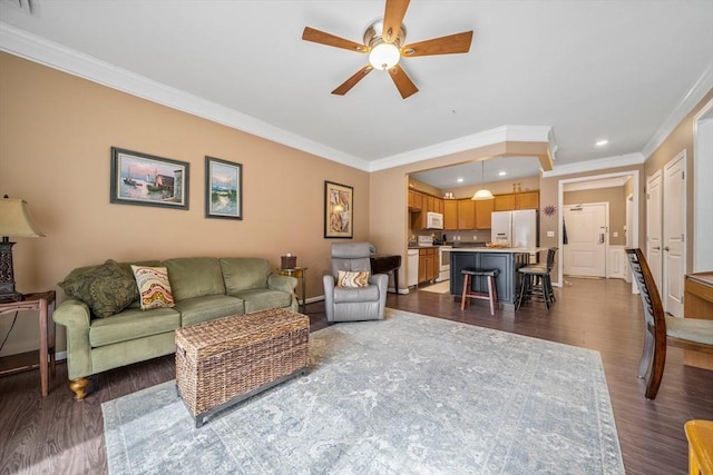 living room with dark wood-style floors, ceiling fan, ornamental molding, and recessed lighting