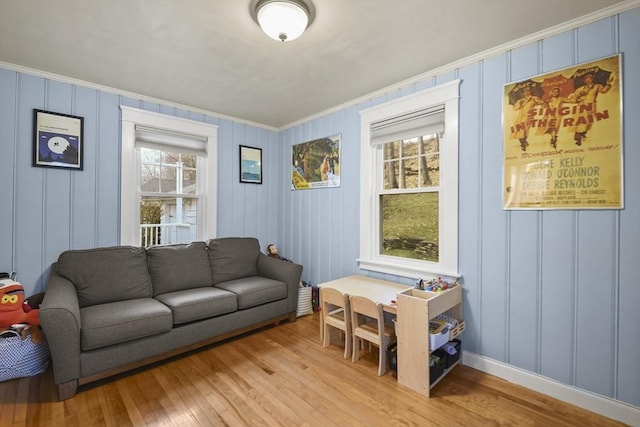 living room featuring light wood-style flooring and crown molding