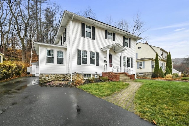 view of front of property with a front lawn and driveway