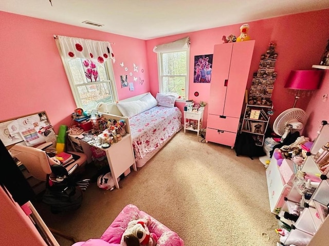 bedroom with carpet flooring