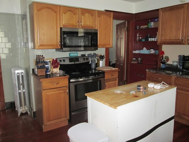 Listing photo 3 for 1201 Grattan St, Chicopee MA 01013