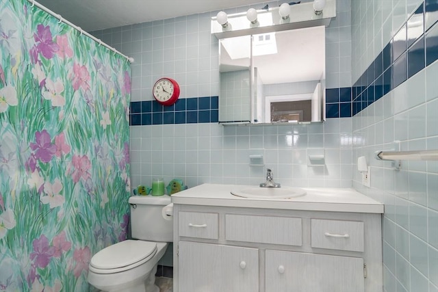 bathroom with tile walls, tasteful backsplash, vanity, toilet, and a shower with shower curtain