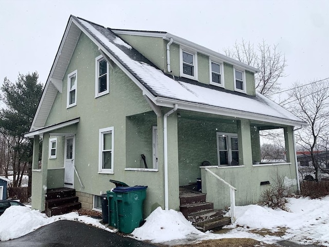 view of front property featuring a porch