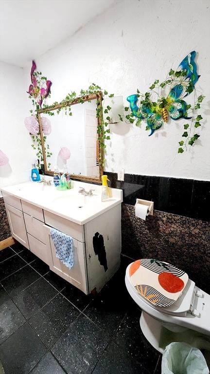 bathroom with toilet and vanity