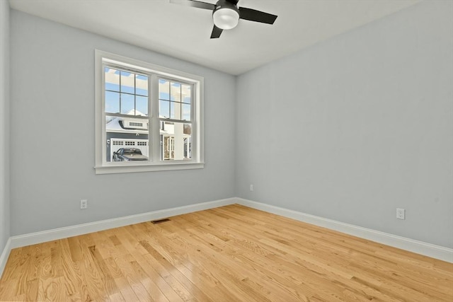 empty room featuring light hardwood / wood-style floors and ceiling fan