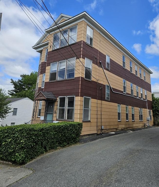 5 Watson Ave, Worcester, MA 01606 - view of building exterior