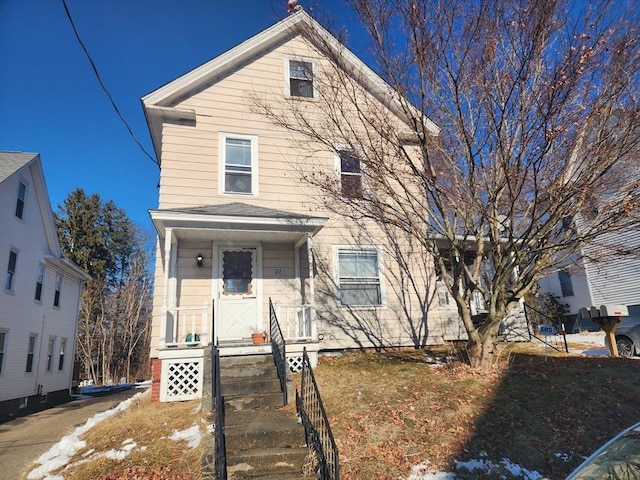 view of front property