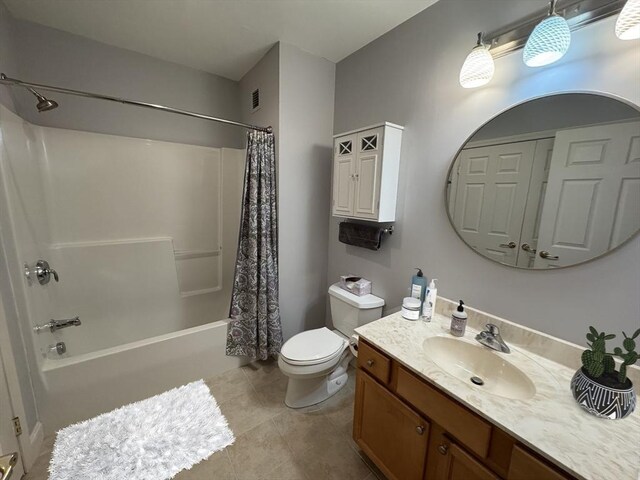 full bath featuring tile patterned floors, toilet, visible vents, shower / bath combo with shower curtain, and vanity